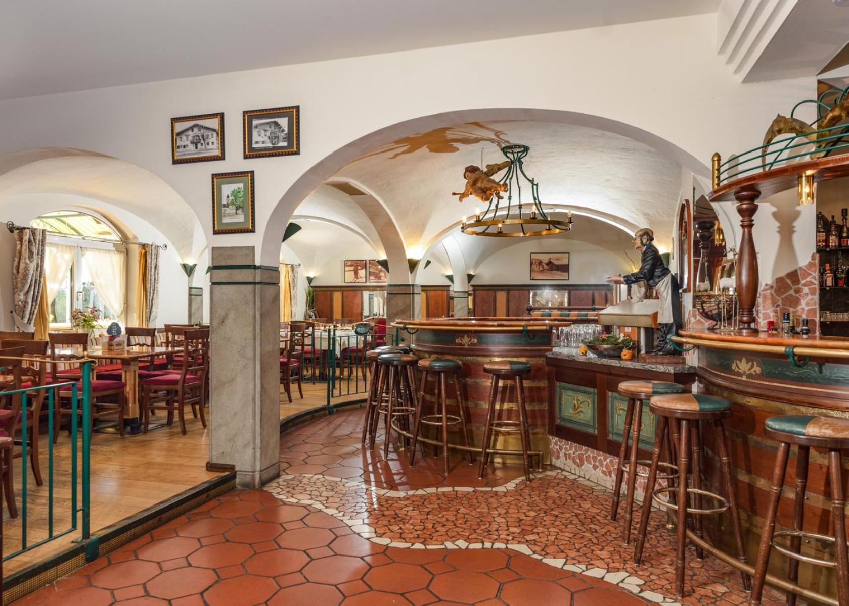 Hotel Restaurant Lebzelter アルテンマルクト・イム・ポンガウ エクステリア 写真