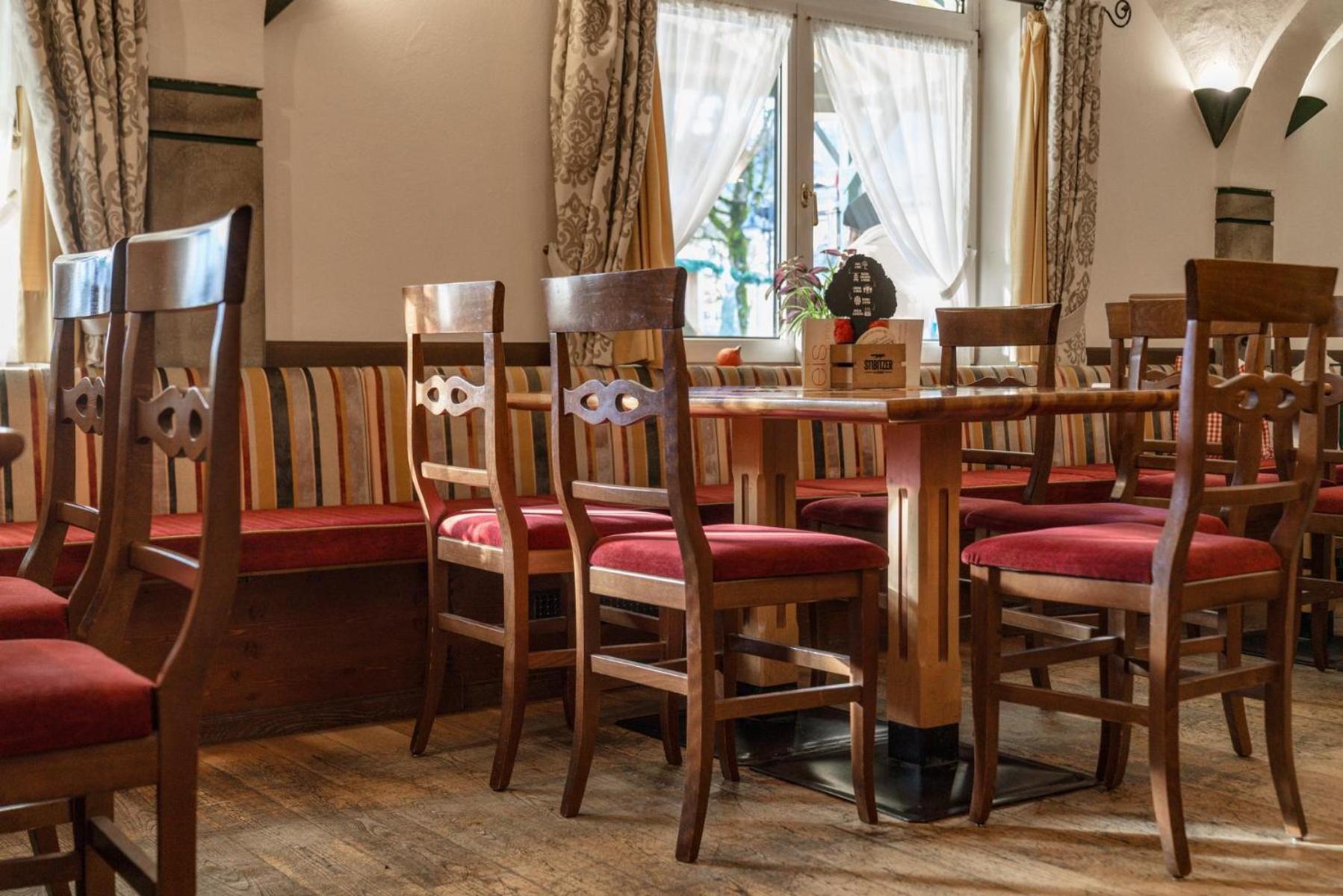 Hotel Restaurant Lebzelter アルテンマルクト・イム・ポンガウ エクステリア 写真