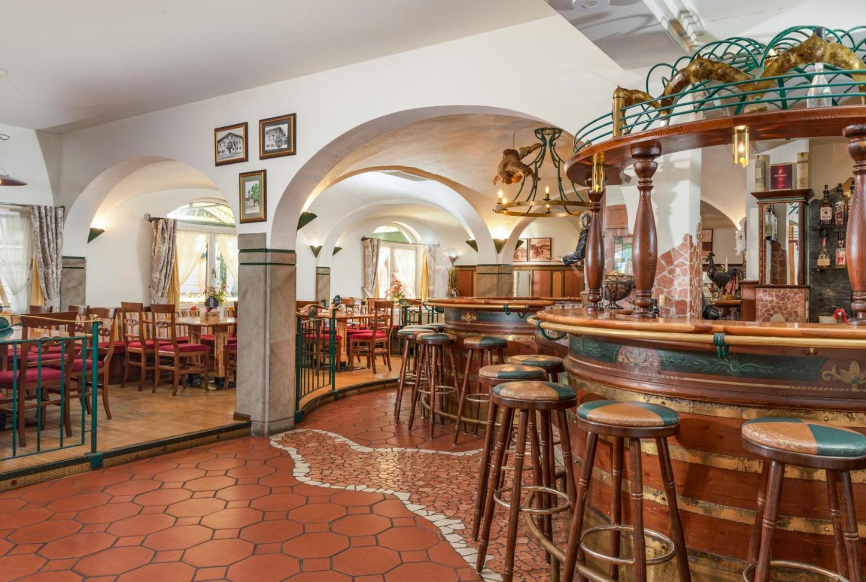 Hotel Restaurant Lebzelter アルテンマルクト・イム・ポンガウ エクステリア 写真