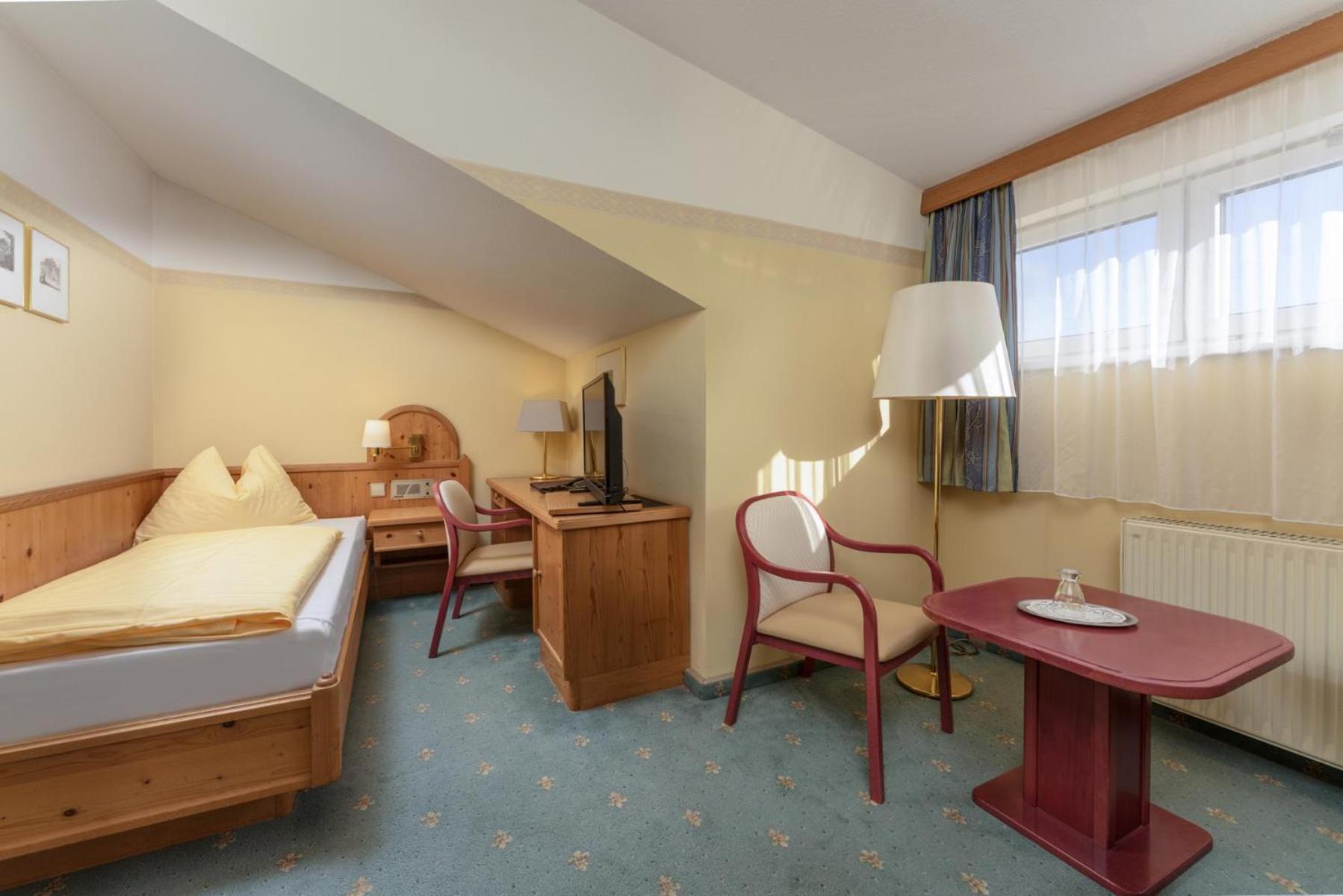 Hotel Restaurant Lebzelter アルテンマルクト・イム・ポンガウ エクステリア 写真